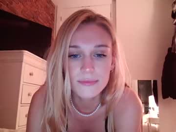 female cam girl daddyslittleangels_ image #1630420