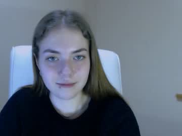 female cam girl zoey_deuttch image #3670368