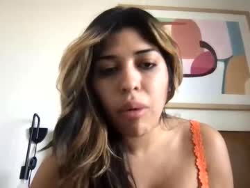 mommyknockers  female  webcam