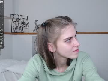 female cam girl littlee_k1tty image #3565212