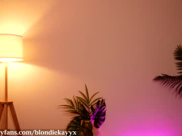 female cam girl blondiekayy image #876595