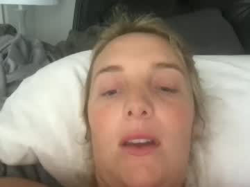 sweetpeachyqueen  female  webcam