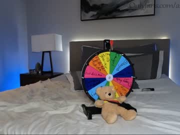 female cam couple ari_lovexo image #1644632