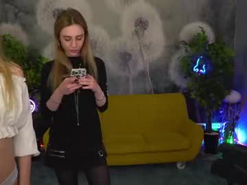 female cam couple kira0541 image #2747364
