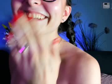 female cam girl littlee33 image #2570955