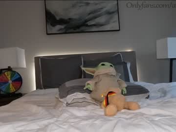 female cam couple ari_lovexo image #1738100