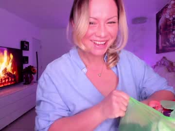 female cam girl kiradivine image #486526