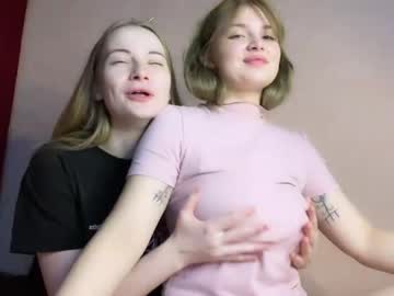 female cam couple angry_girl image #3202984