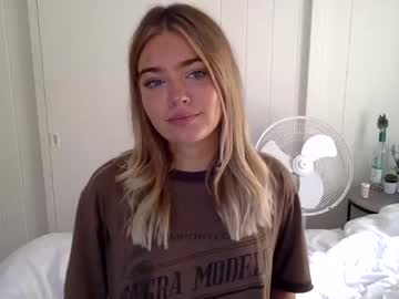 female cam girl littlemaryjane19 image #1140568