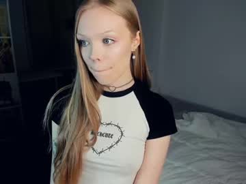 female cam girl honeybzzz image #3932414