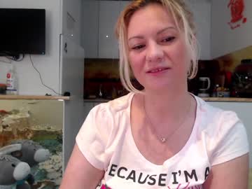 female cam girl kiradivine image #1988261