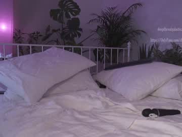 female cam girl _deepthroatgalactica image #660005