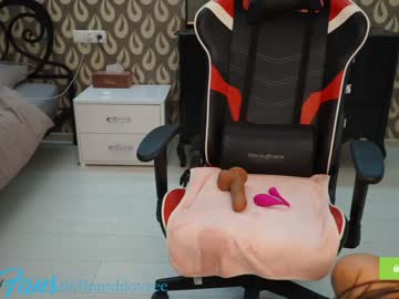 female cam girl brandiloveee image #1090253