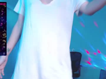 female cam girl petitebrat image #2401208