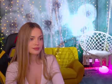 female cam couple kira0541 image #3718083