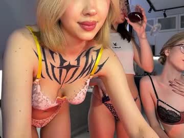 female cam couple honeymelody image #3932442