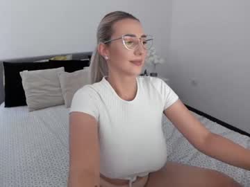 female cam girl allayah image #2107167