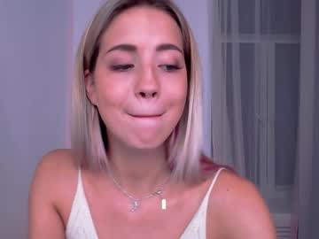 female cam girl emmi_rosee image #23058