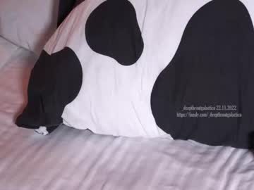 female cam girl _deepthroatgalactica image #3142192