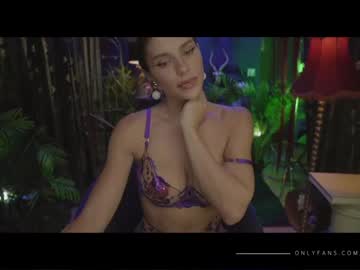 female cam girl lucieoude_ image #2585659