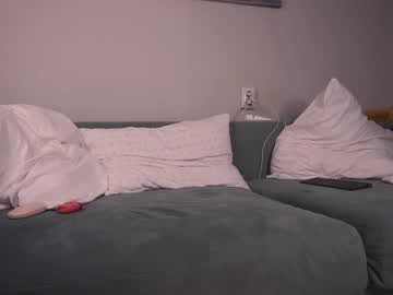 female cam couple peachcreamcouple image #2599292