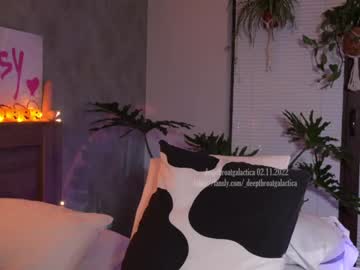 female cam girl _deepthroatgalactica image #2998474