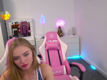 female cam couple kira0541 image #1118405