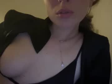 female cam girl krizia123987 image #3998055