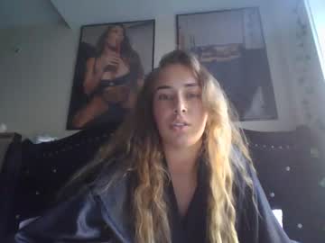 female cam girl aellarose image #3940550