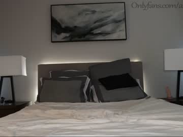 female cam couple ari_lovexo image #2067699