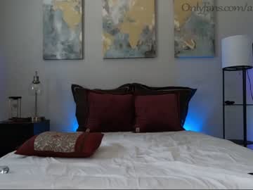 female cam couple ari_lovexo image #1988231