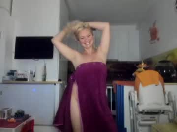 female cam girl kiradivine image #3215445
