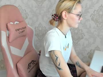 female cam girl blondyliluu image #4041169