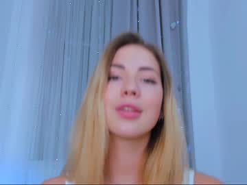 female cam girl emmi_rosee image #3213597