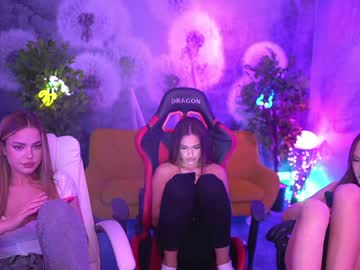 female cam couple kira0541 image #2432162