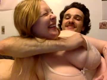 female cam couple wishingyouasafereturn image #2048844