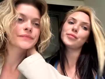 female cam couple lookatus711 image #4007886