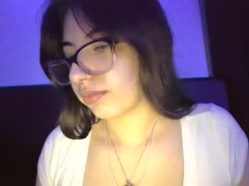 lizzotinytits  female  webcam