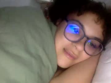 peachbananafart  female  webcam