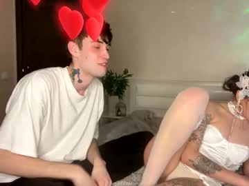 female cam couple holykris image #4068385