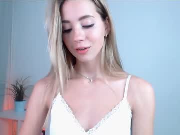 female cam girl emmi_rosee image #677732