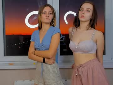 female cam couple sydneylind image #2890179