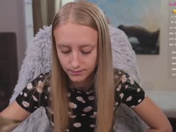 female cam girl angeellina image #13483