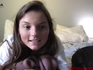female cam couple bfngfadventures image #1175506