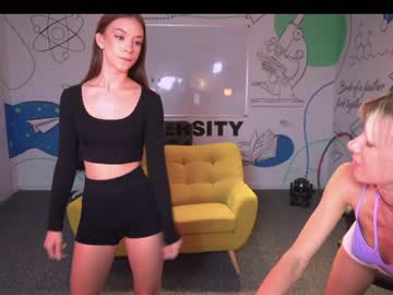 female cam couple kira0541 image #2381796