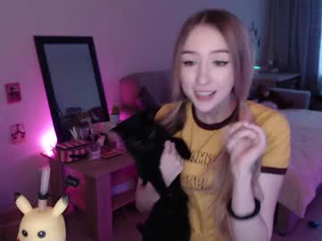female cam girl gudeeetama image #237425