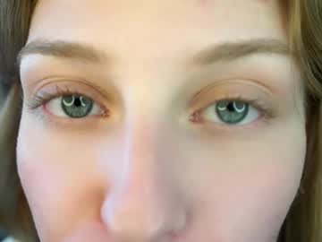 brittcollinge  female  webcam