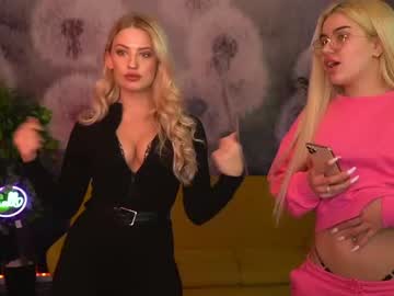 female cam couple kira0541 image #2741362