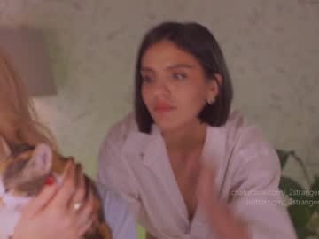 female cam girl _2strangers image #2421040