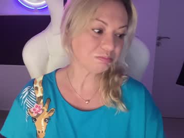 female cam girl kiradivine image #2927349